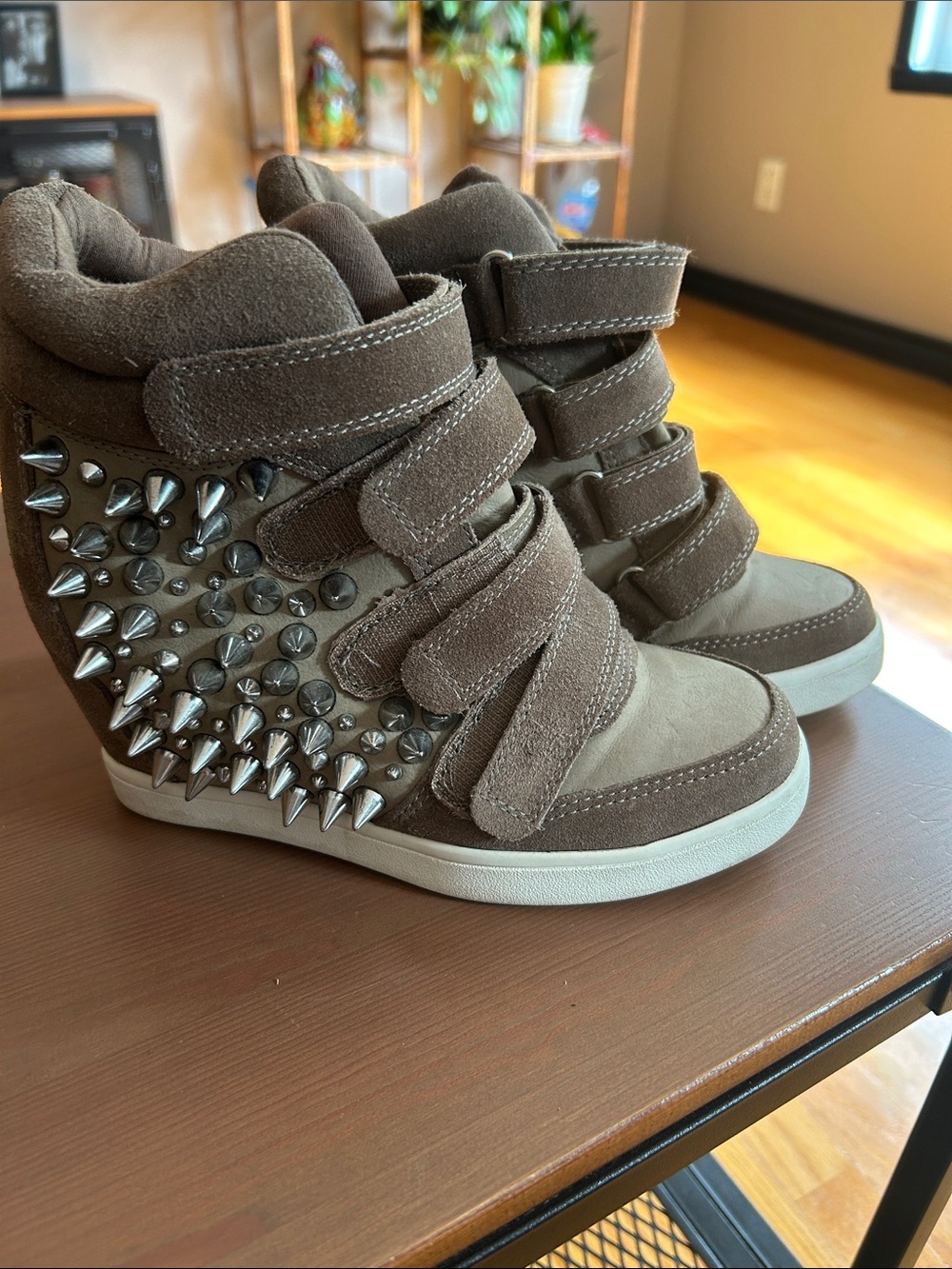 Aldo Brown High-Top Kids Wedge Sneakers with Silver Spikes